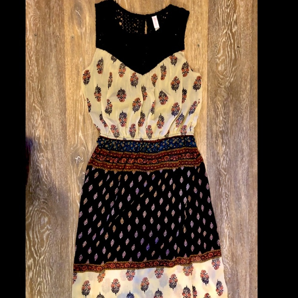 Gorgeous, sheer, patterned maxi dress